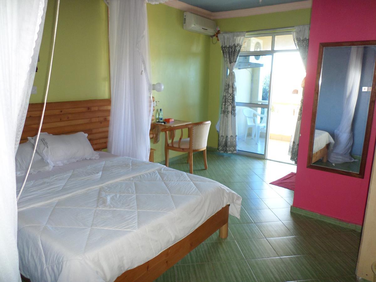 Pinebreeze Holiday Resort Nyali Beach Екстер'єр фото