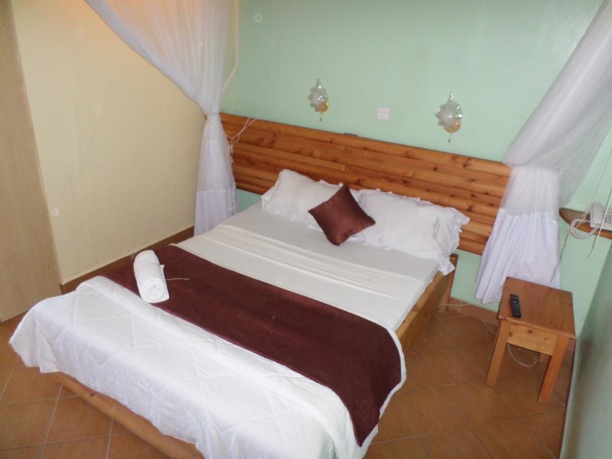 Pinebreeze Holiday Resort Nyali Beach Екстер'єр фото