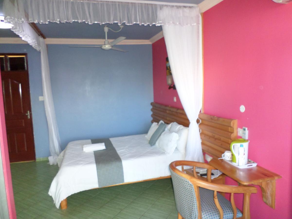 Pinebreeze Holiday Resort Nyali Beach Екстер'єр фото