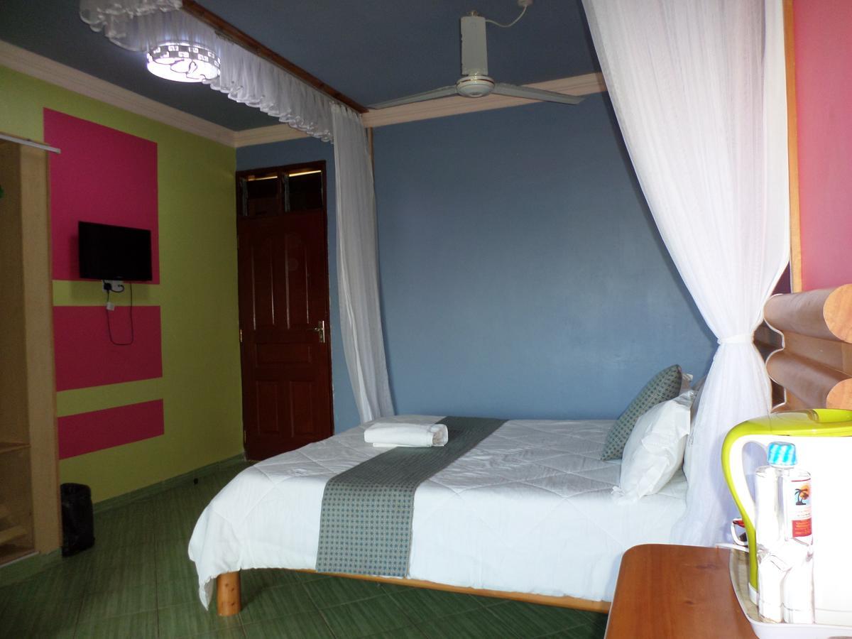 Pinebreeze Holiday Resort Nyali Beach Екстер'єр фото